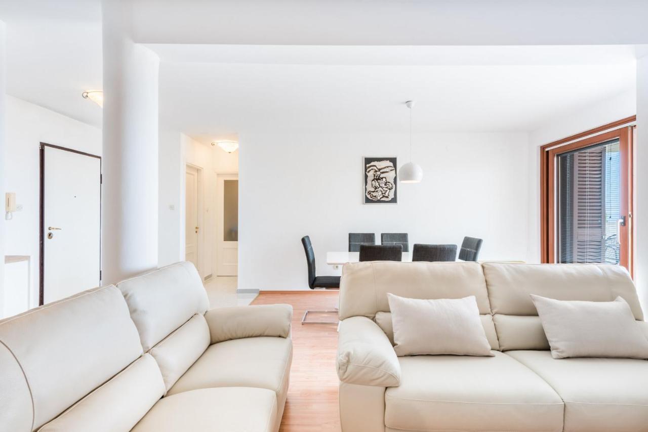 Apartments Mrs Brightside Спліт Екстер'єр фото